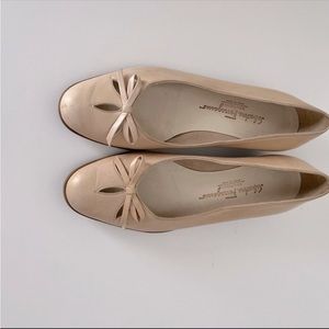 Salvatore Ferragamo Bow Flat in Nude Size 8.5 Women